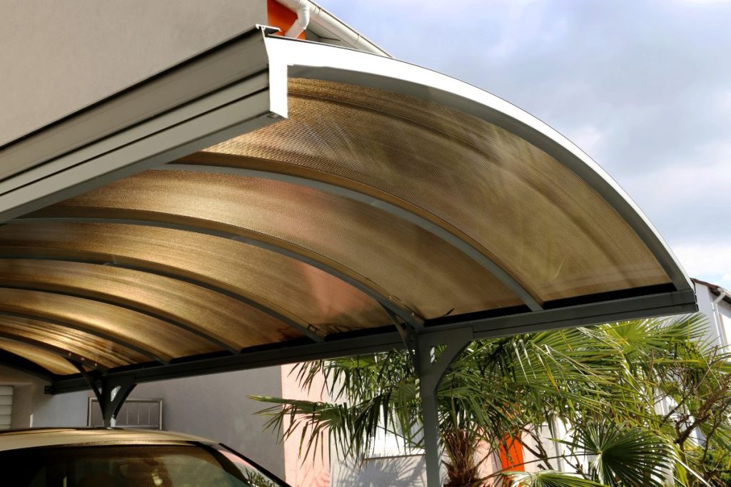 carport-aluminium Un carport en aluminium